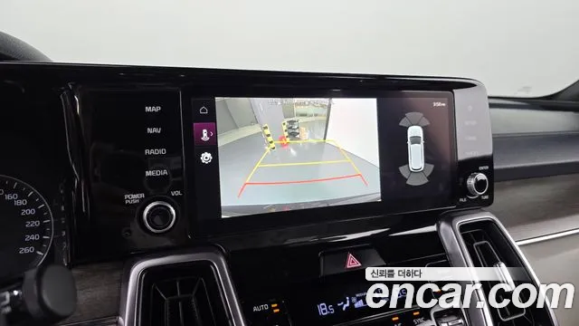 Kia Sorento — фото 16