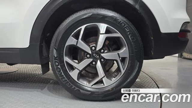 Kia Sportage — фото 21