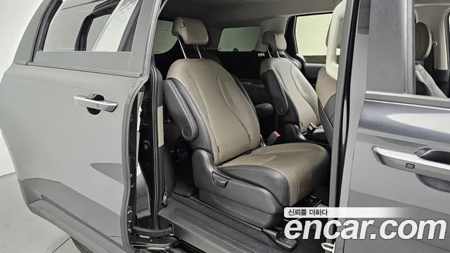 Kia Carnival — фото 12
