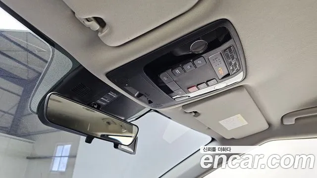 Kia Carnival — фото 15