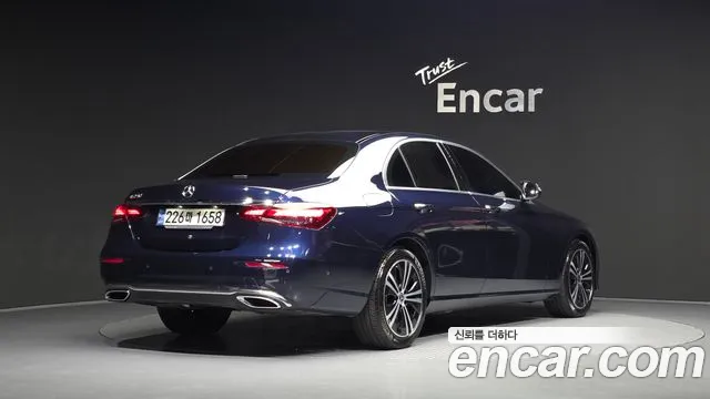 Mercedes-Benz E-Class — фото 1