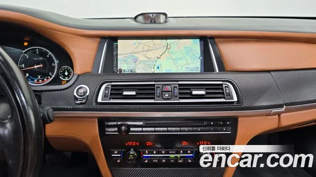 BMW 7-Series — фото 14