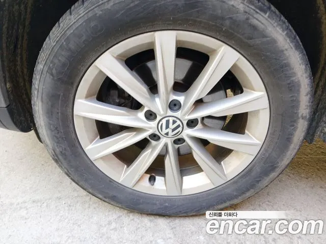 Volkswagen Tiguan — фото 20