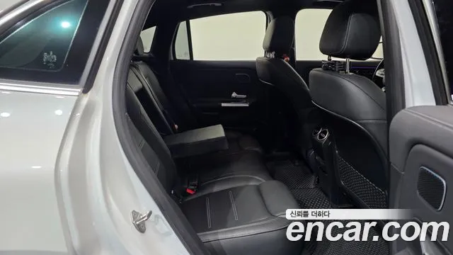 Mercedes-Benz EQA — фото 12