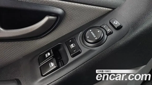 Hyundai Starex — фото 16