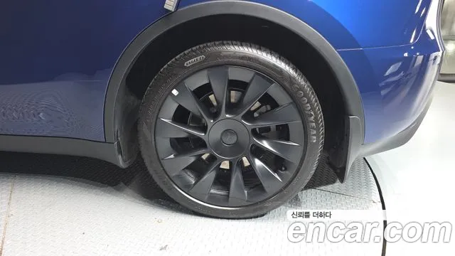 Tesla Model Y — фото 21