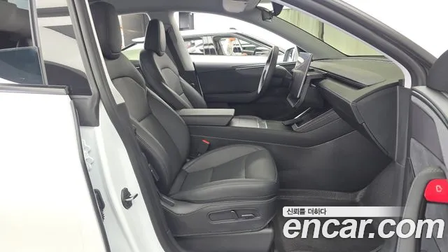 Tesla Model Y — фото 11