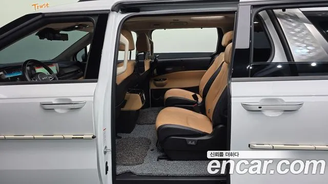 Kia Carnival — фото 11
