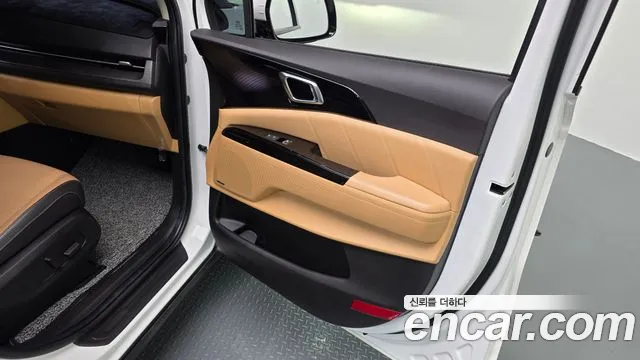 Kia Carnival — фото 25