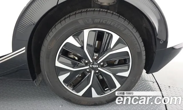Kia EV6 — фото 21