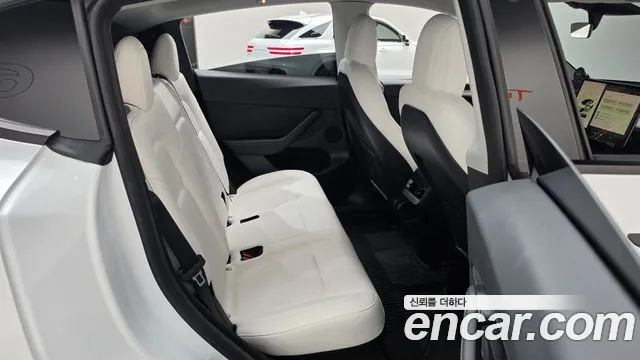Tesla Model Y — фото 11