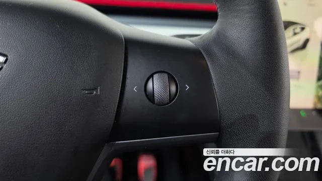 Tesla Model Y — фото 16