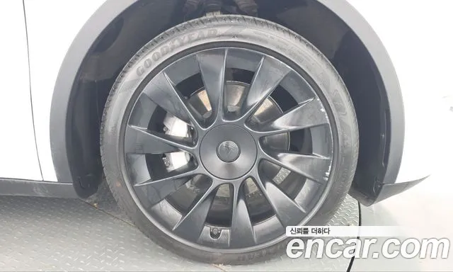 Tesla Model Y — фото 21