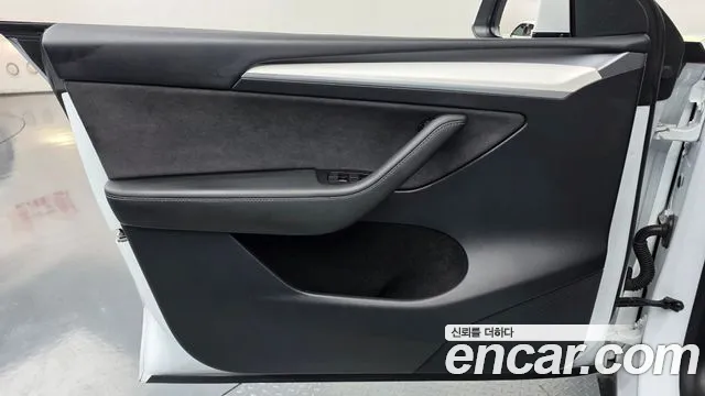 Tesla Model Y — фото 24