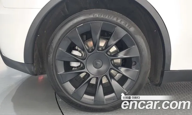 Tesla Model Y — фото 5