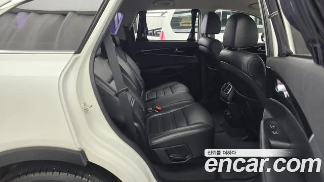 Kia Sorento — фото 11
