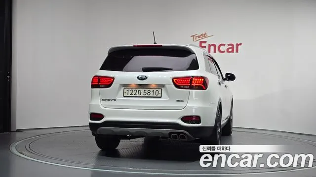 Kia Sorento — фото 4
