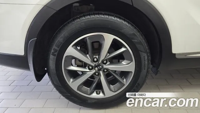 Kia Sorento — фото 5