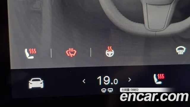 Tesla Model Y — фото 18