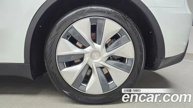 Tesla Model Y — фото 21