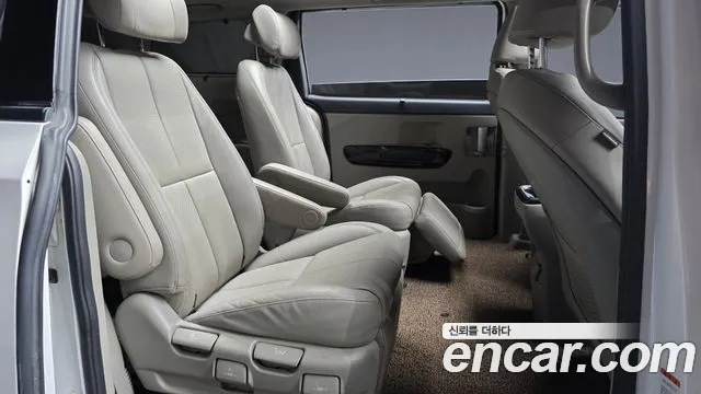 Kia Carnival — фото 11