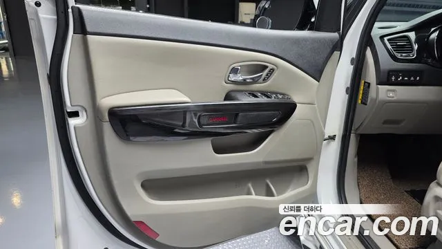 Kia Carnival — фото 24