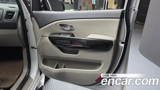 Kia Carnival — фото 25
