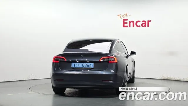 Tesla Model 3 — фото 4