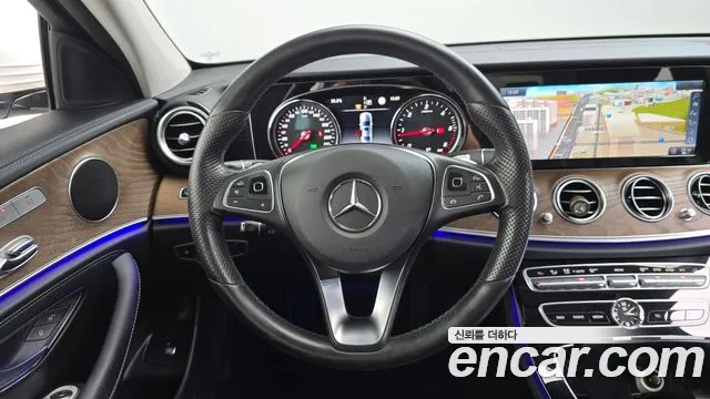 Mercedes-Benz E-Class — фото 13