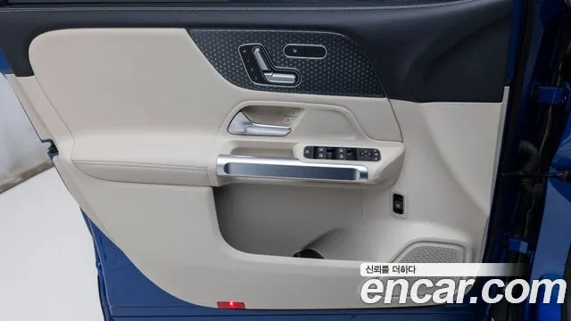 Mercedes-Benz GLB-Class — фото 15