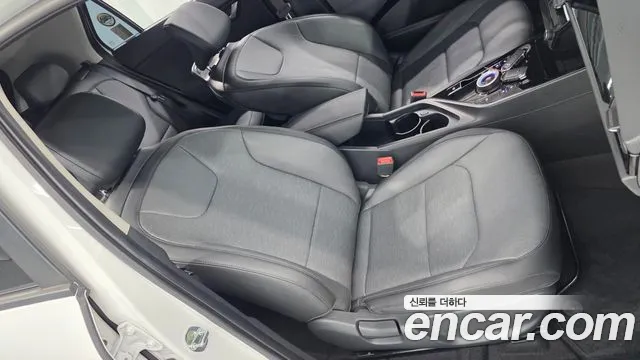 Kia Niro — фото 18