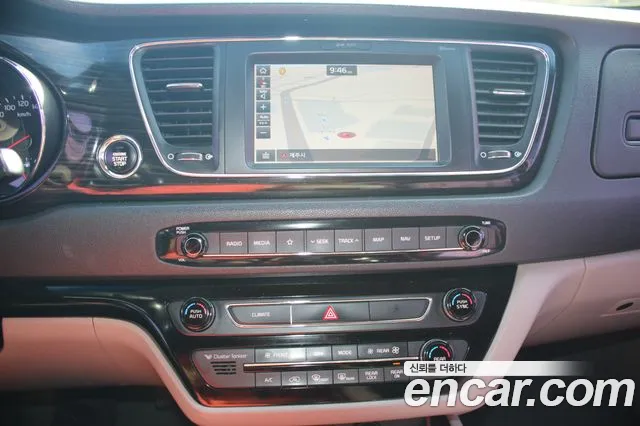 Kia Carnival — фото 14