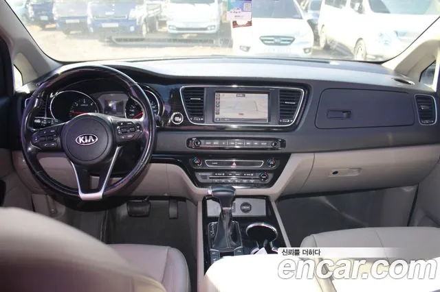 Kia Carnival — фото 7