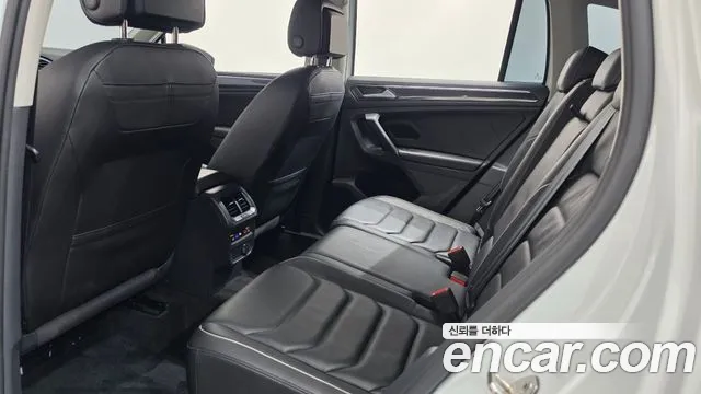 Volkswagen Tiguan — фото 11