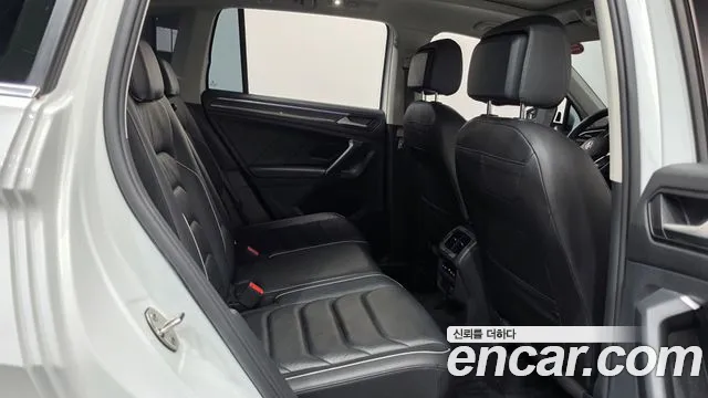 Volkswagen Tiguan — фото 12