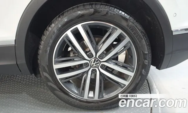 Volkswagen Tiguan — фото 21