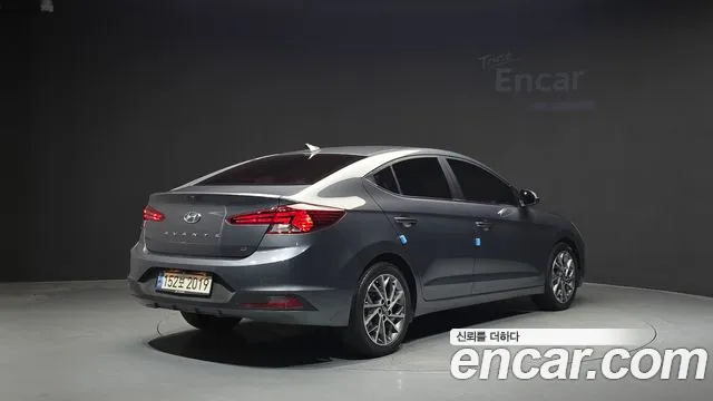 Hyundai Avante — фото 2