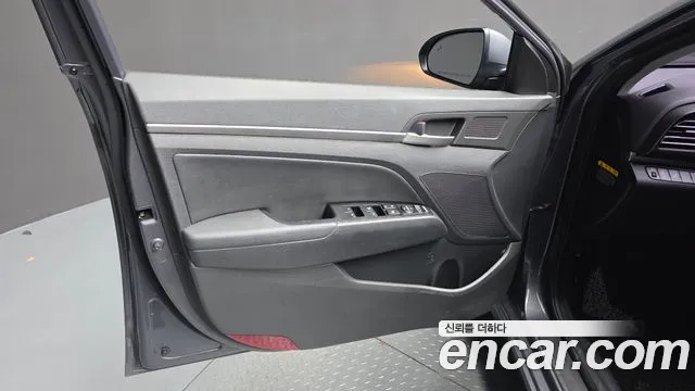 Hyundai Avante — фото 24