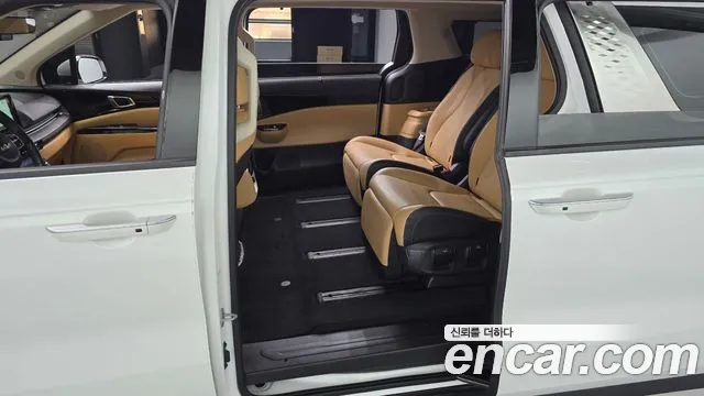 Kia Carnival — фото 11
