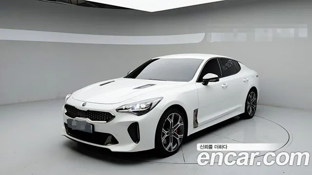 Kia Stinger — фото 1