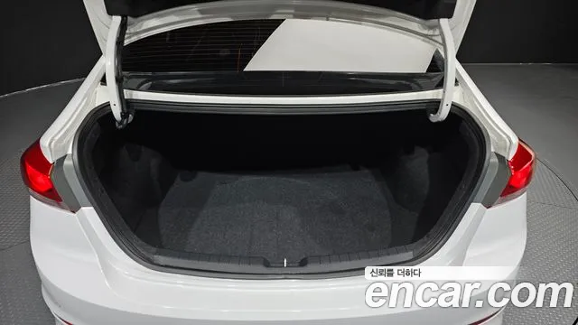 Hyundai Avante — фото 19