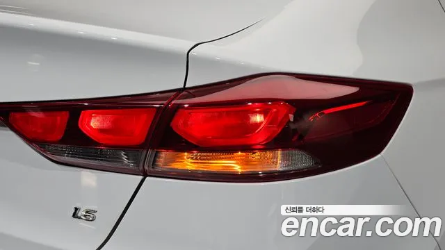 Hyundai Avante — фото 23