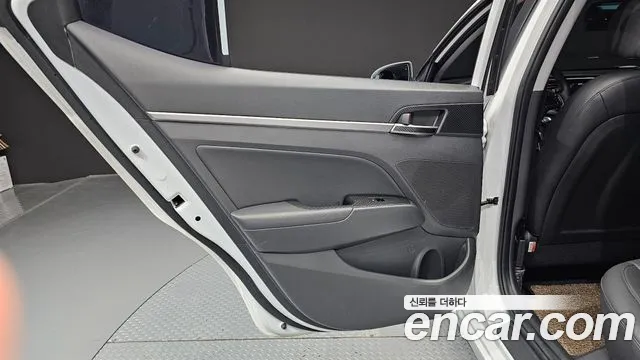 Hyundai Avante — фото 25