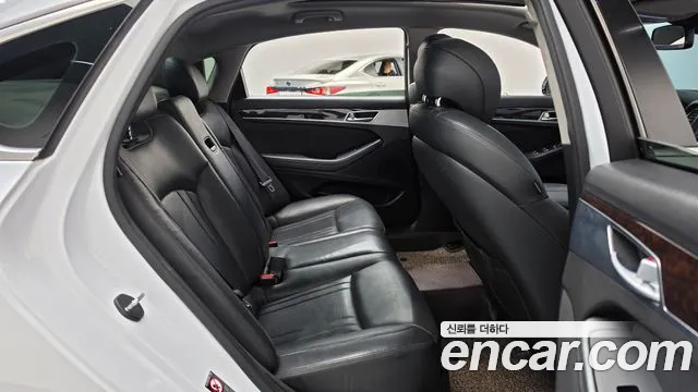 Hyundai Genesis — фото 11