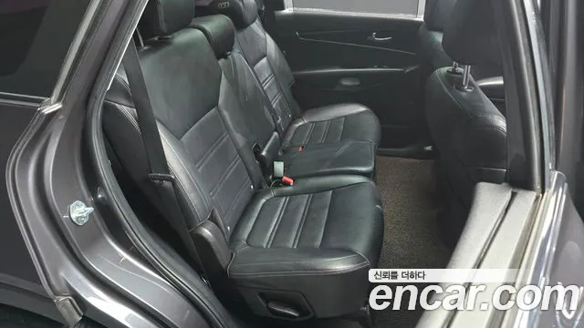 Kia Sorento — фото 11