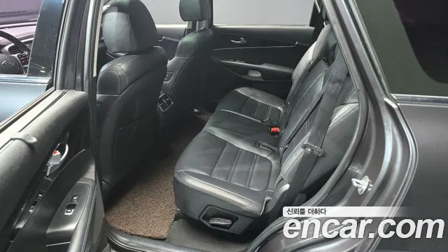 Kia Sorento — фото 12