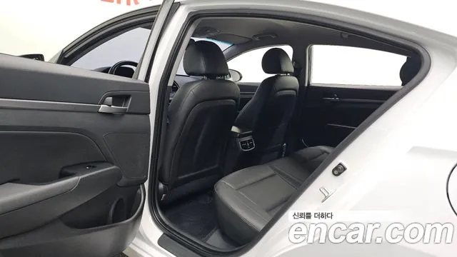 Hyundai Avante — фото 11