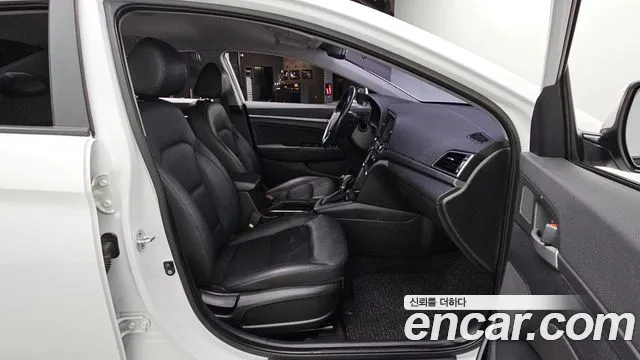Hyundai Avante — фото 12