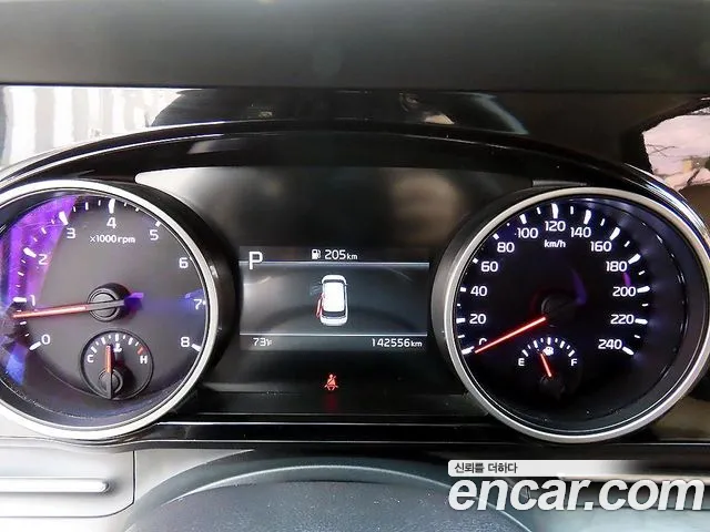 Kia Carnival — фото 10