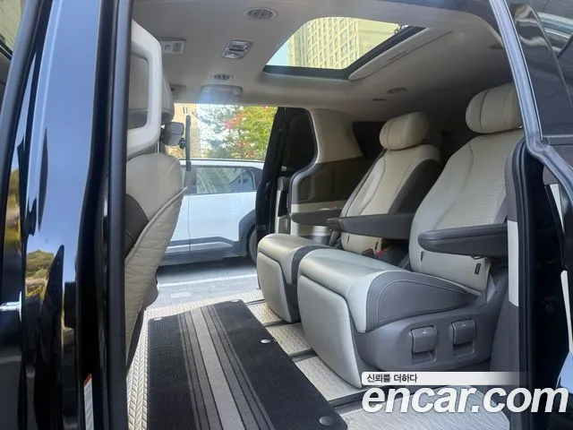 Kia Carnival — фото 10